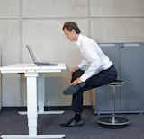 座ってできるストレッチ12選。デスクワーク中に椅子に座ったまま行える簡単な柔軟体操