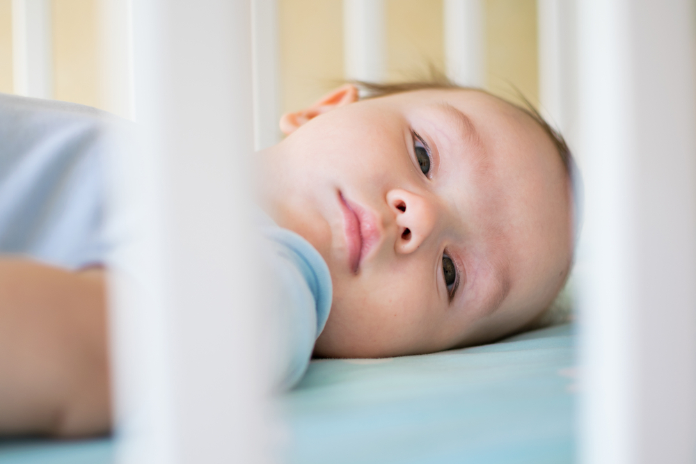 ベビーベッドガードのおすすめ10選｜赤ちゃんの転落事故を防ぐ人気商品とは？