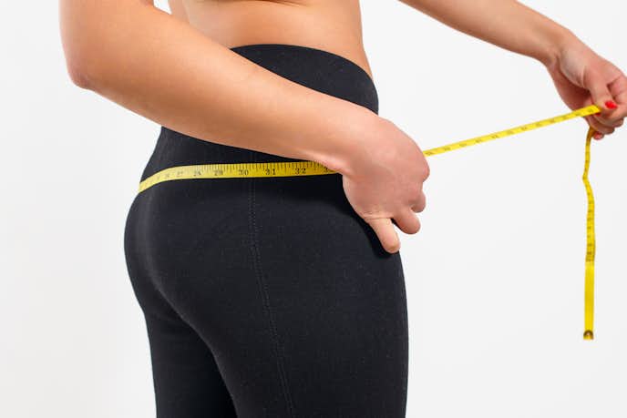 フラフープは太もも痩せの効果アリ 下半身を細くする回し方のコツも解説 Smartlog フラフープは太もも痩せの効果アリ 下半身を細くする回し方のコツも解説 Smartlog