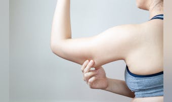 【ジムでできる】二の腕痩せトレーニングメニュー｜引き締め効果抜群の筋トレを解説