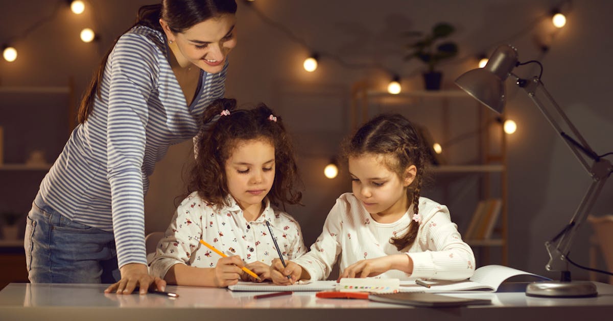 ツインデスクのおすすめ15選 子供2人でも使える人気の勉強机を大公開 Smartlog ツインデスクのおすすめ15選 子供2人でも使える人気の勉強机を大公開 Smartlog