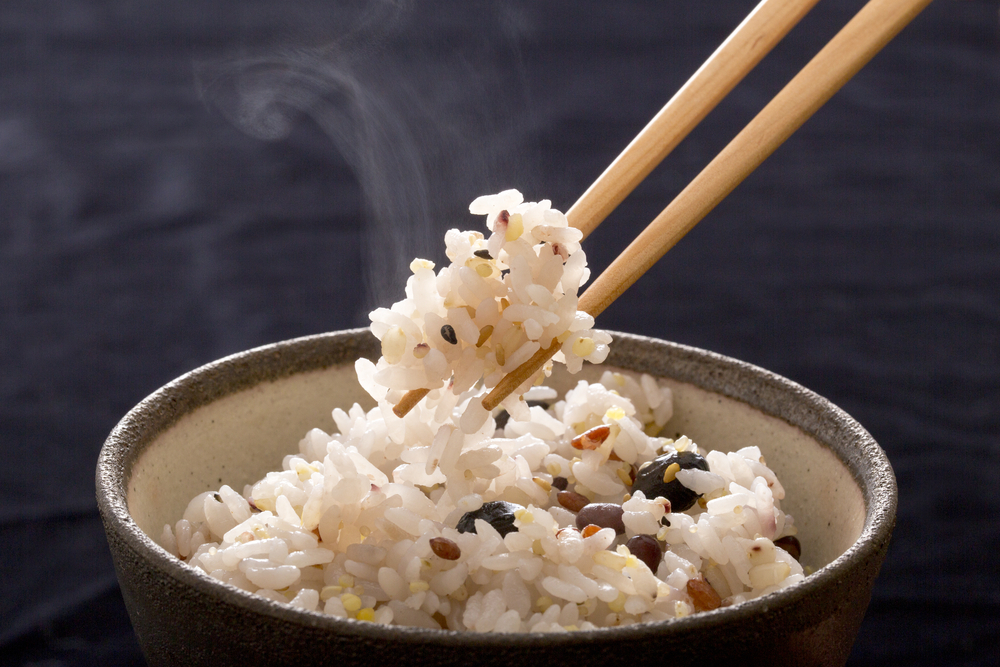 麦ご飯のカロリーと糖質を紹介 白米との比較や簡単ダイエットレシピも大公開 Smartlog