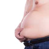 ぽっこりお腹の20代男性へ。腹が出る原因＆痩せるためのダイエットメニューを解説！