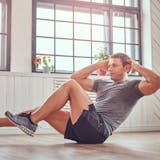 腹筋を鍛えるクランチの正しいやり方。お腹を...