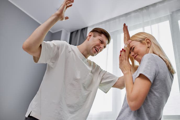 感情の起伏が激しい人の特徴 原因 気分に波がある男女が喜怒哀楽をコントロールする方法 Smartlog 感情の起伏が激しい人の特徴 原因 気分に波がある男女が喜怒哀楽をコントロールする方法 Smartlog