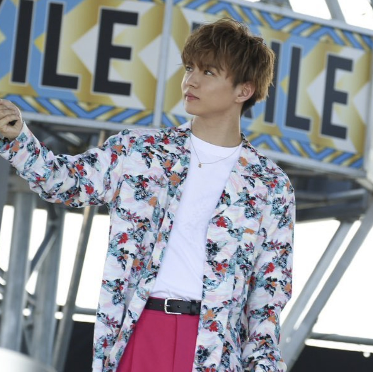 EXILE・佐藤大樹の「柄シャツコ...