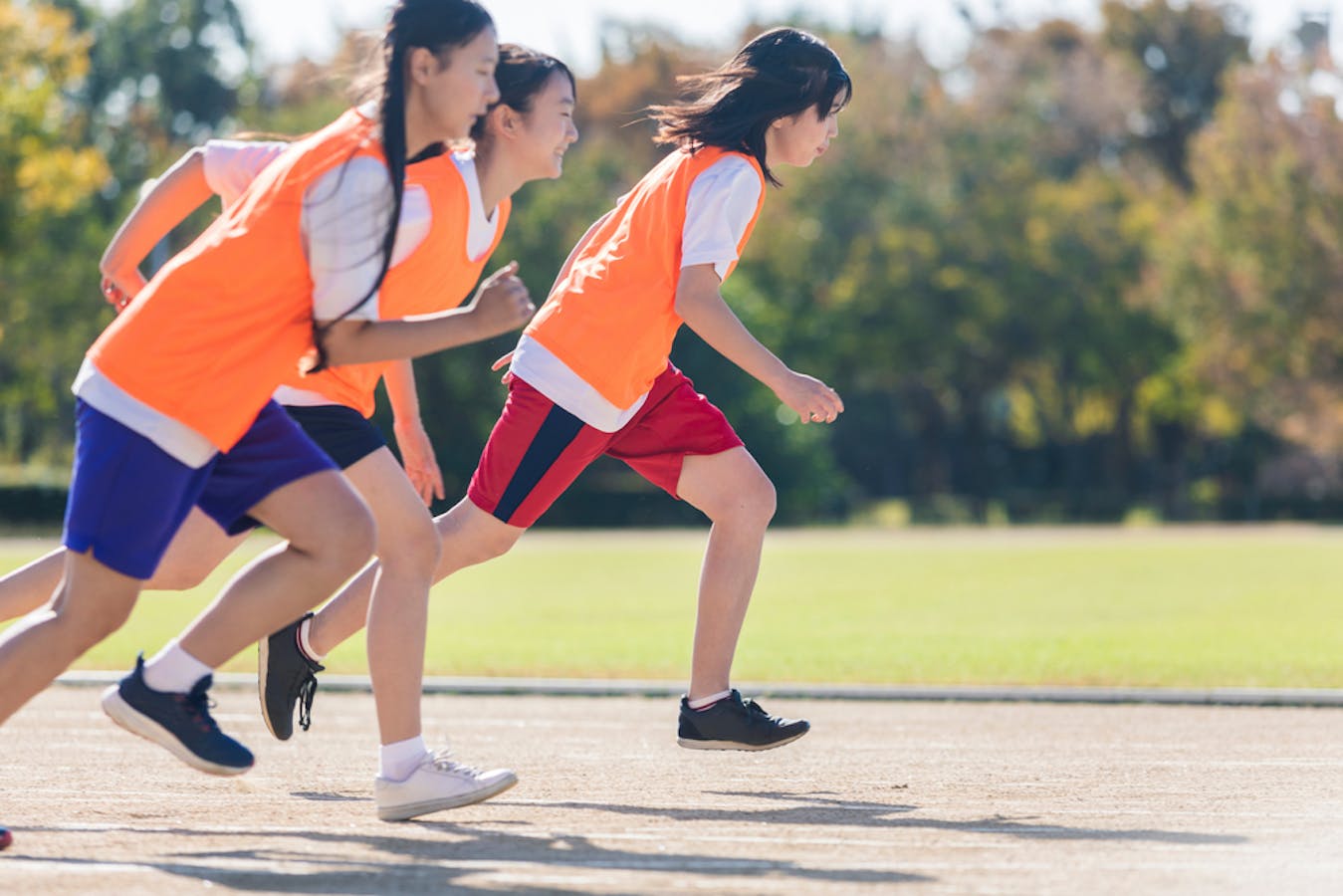 足が速くなる方法 女子中学生向けトレーニング5選 タイムを縮めるコツとは Smartlogボディメイク