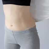 寝ながらお腹痩せダイエット。ぽっこりお腹をへこます筋トレ&ストレッチメニューを解説