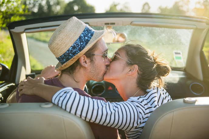 ディープキスをする男性心理 彼氏や恋人じゃないのにしてくる男の本音とは Smartlog ディープキスをする男性心理 彼氏や恋人じゃないのにしてくる男の本音とは Smartlog