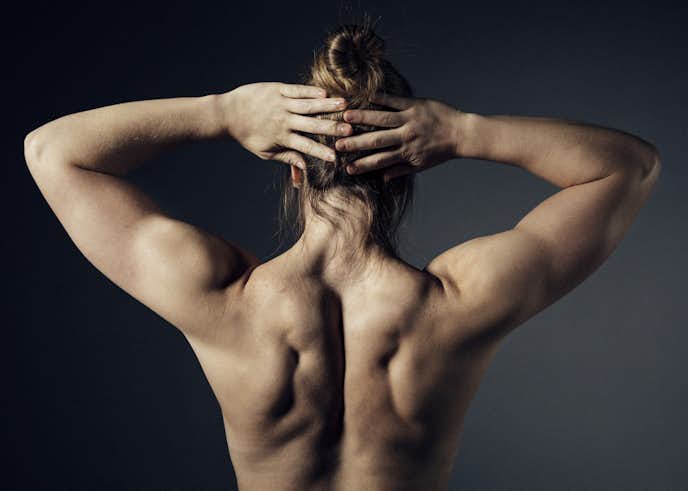 デッドリフトは背中を鍛えるのに効果的 背筋の筋トレ効果が高い理由を解説 Smartlogボディメイク By Smartlog デッドリフトは背中を鍛えるのに効果的 背筋の筋トレ効果が高い理由を解説 Smartlogボディメイク By Smartlog