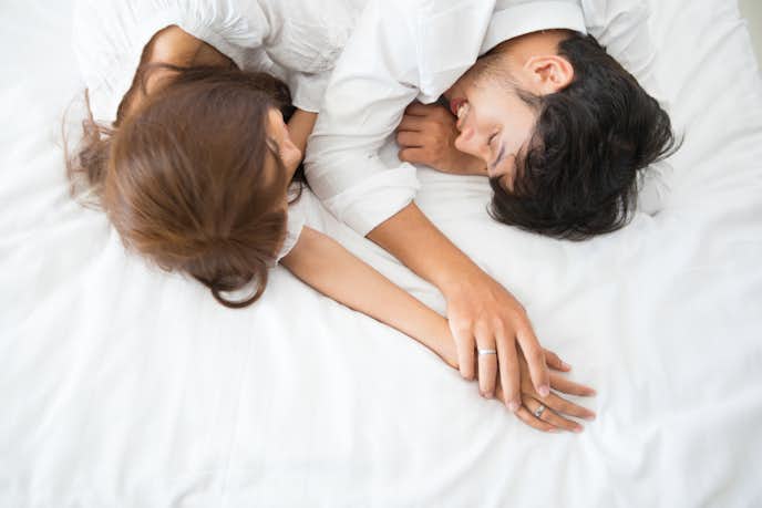 付き合ってない異性が手を繋いで寝る心理
