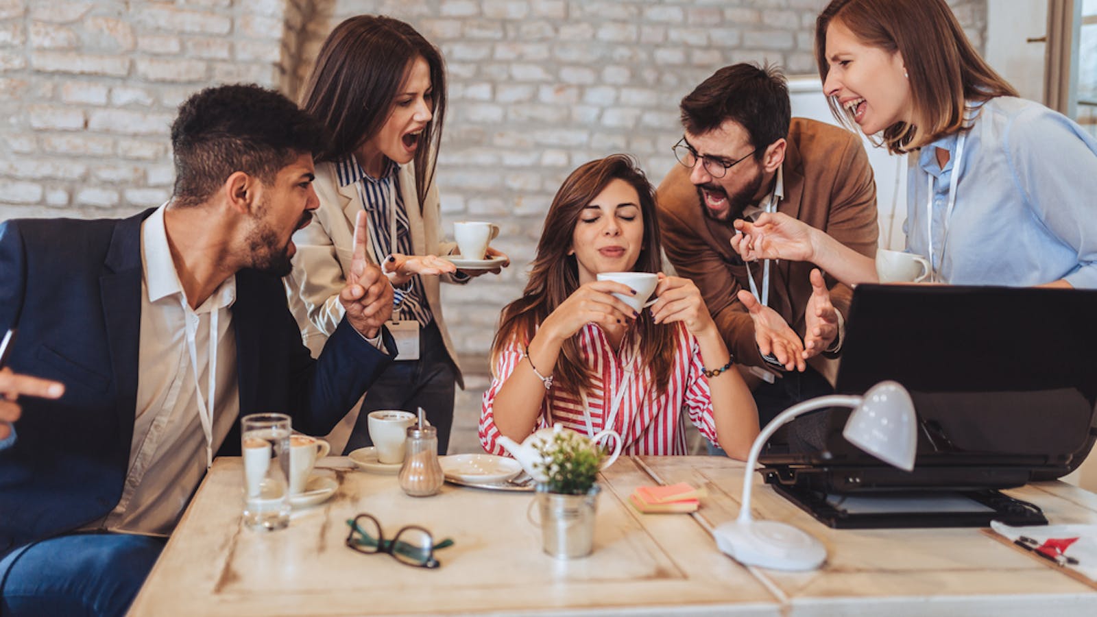 一緒にいるとイライラする人の特徴 職場の人や友達への上手な対処法を紹介 Smartlog 一緒にいるとイライラする人の特徴 職場の人や友達への上手な対処法を紹介 Smartlog