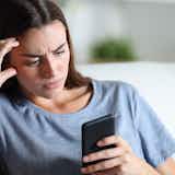 【寂しいし心配…】彼氏の既読無視が増えた理由|既読スルーされた時の対応方法とは