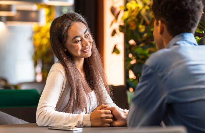 ボディタッチを嫌がらない女子は脈あり 本心を見抜くコツを紹介 Smartlog ボディタッチを嫌がらない女子は脈あり 本心を見抜くコツを紹介 Smartlog