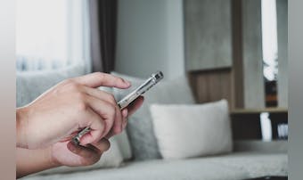 「付き合いたてなのに…」彼氏がLI...