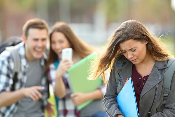いじめられない人の特徴9つ いじめられる人との性格や行動の違いを大公開 Smartlog いじめられない人の特徴9つ いじめられる人との性格や行動の違いを大公開 Smartlog
