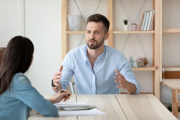 年上男性からおじさんアピールされた時の対処法は褒める