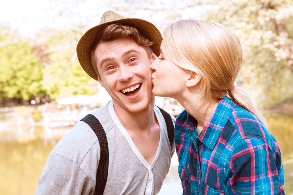 ほっぺにキス 販売 口紅