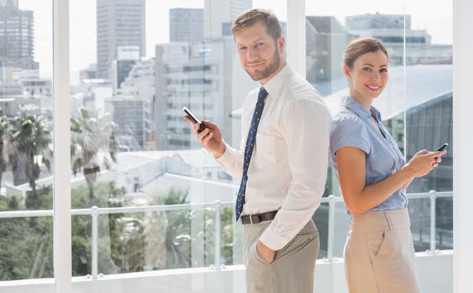 仕事の話をする男性の11の心理 男が出す脈ありサインを見逃さないで Smartlog 仕事の話をする男性の11の心理 男が出す脈ありサインを見逃さないで Smartlog