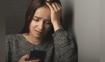 いじめられる人の特徴とは いじめられやすい人の共通点や改善策を解説 Smartlog いじめられる人の特徴とは いじめられやすい人の共通点や改善策を解説 Smartlog