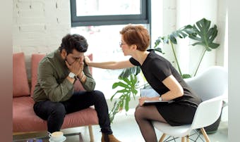 自己嫌悪の意味とは?陥りやすい人の...
