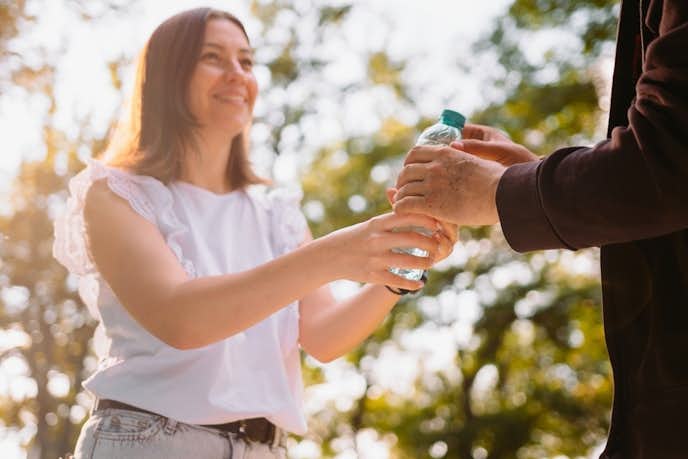 体調を心配してくれる女性って脈あり 好意があるか分かる4つの行動パターン Smartlog 体調を心配してくれる女性って脈あり 好意があるか分かる4つの行動パターン Smartlog