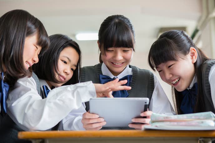 いじめられない人の特徴9つ いじめられる人との性格や行動の違いを大公開 Smartlog いじめられない人の特徴9つ いじめられる人との性格や行動の違いを大公開 Smartlog