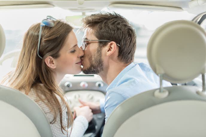 車の中でキスをする時の注意点