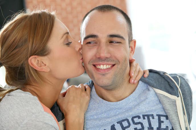 女性からほっぺにキスするのはアリ 男性が本気で喜ぶキスのコツを大公開 Smartlog