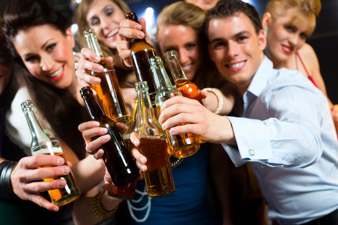 飲み会が多い彼女が心配 浮気や泥酔が不安になった時の最適な対処法とは Smartlog 飲み会が多い彼女が心配 浮気や泥酔が不安になった時の最適な対処法とは Smartlog