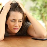 彼氏が連絡をしない理由とは?|重いと感じさ...