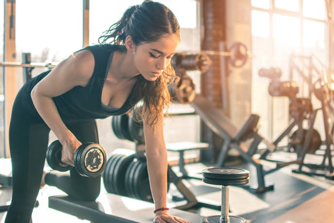 女性向け広背筋トレーニング 背中美人を作る効果的な筋トレメニューとは Smartlog 女性向け広背筋トレーニング 背中美人を作る効果的な筋トレメニューとは Smartlog