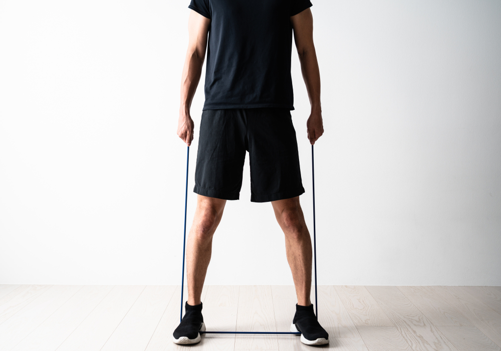 広背筋のチューブトレーニング。背中...