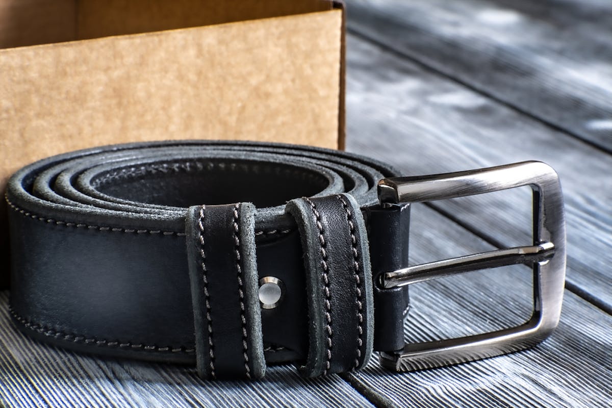 男性向け プレゼントにおすすめのベルト10選 ベルトを贈る意味ってあるの Smartlog