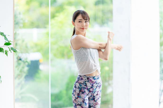 運動不足解消ストレッチメニュー 自宅で出来る簡単な柔軟体操とは Smartlog 運動不足解消ストレッチメニュー 自宅で出来る簡単な柔軟体操とは Smartlog