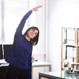 オフィスで出来る簡単ストレッチ10選｜首こりや腰痛を解消する体操とは？