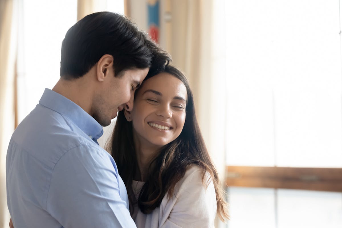 一目惚れした人との結婚は長続きする 出会った時に運命を感じた人とうまくいく理由とは Smartlog