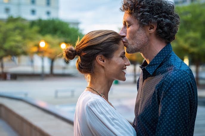 男性が キスをしたい と思うのはなぜ キスしたそうな時に見せるサインも紹介 Smartlog 男性が キスをしたい と思うのはなぜ キスしたそうな時に見せるサインも紹介 Smartlog