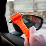 自動車向け脱出用ハンマーのおすすめ集|緊急時に命の危険を防ぐ工具とは