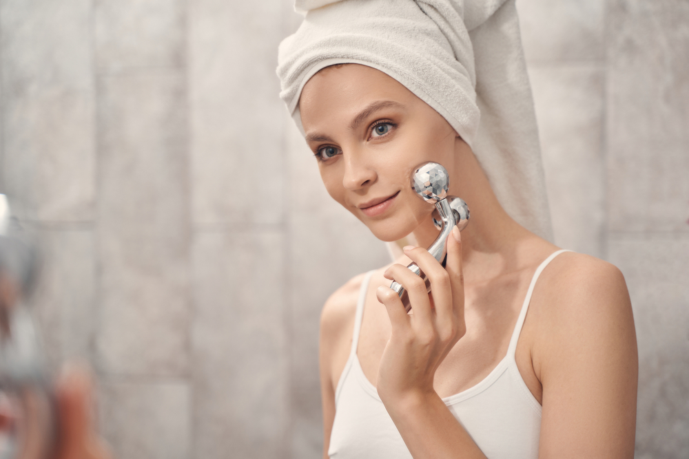 顔のたるみを取る方法｜たるむ原因＆...