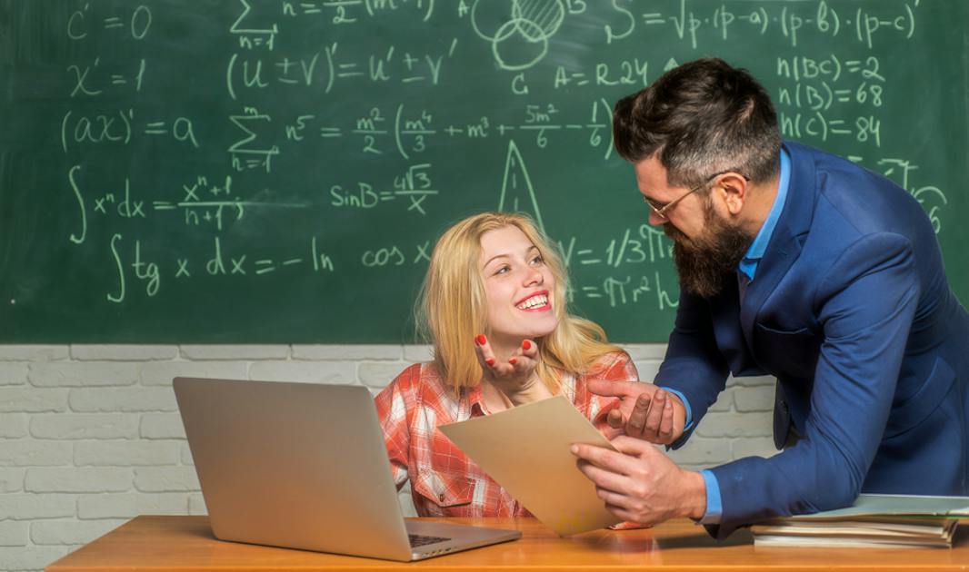 先生と生徒の恋愛ってアリ 女子高校生が教師へ片思いした時の注意点を紹介 Smartlog
