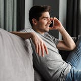 男友達が電話をしてくる理由とは?頻繁に連絡...