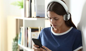 泣きたい時に聞く曲25選 悲しく切ない時に聴くと落ち着く 泣ける歌 とは Smartlog 泣きたい時に聞く曲25選 悲しく切ない時に聴くと落ち着く 泣ける歌 とは Smartlog