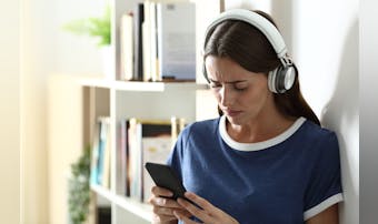 泣ける曲のおすすめ一覧|聴くだけで...