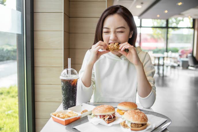 ダイエット中にマクドナルドはあり カロリーや糖質からおすすめメニューを大公開 Smartlog ダイエット中にマクドナルドはあり カロリーや糖質からおすすめメニューを大公開 Smartlog