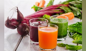 【2024年】ダイエットにおすすめの野菜ジュースランキング17選｜低カロリー＆低糖質な飲み物とは？
