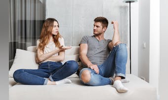同棲中の彼氏と別れたい時はどうする...