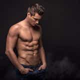 男らしいくびれを作る筋トレメニュー。わき腹を引き締めるトレーニング方法とは?