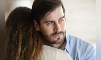 旦那が物に当たって怖い モノに八つ当たりする夫の心理と対処法を紹介 Smartlog 旦那が物に当たって怖い モノに八つ当たりする夫の心理と対処法を紹介 Smartlog