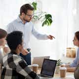 【キツいのは愛情?】厳しい上司の心理。目上の人との上手な付き合い方を解説